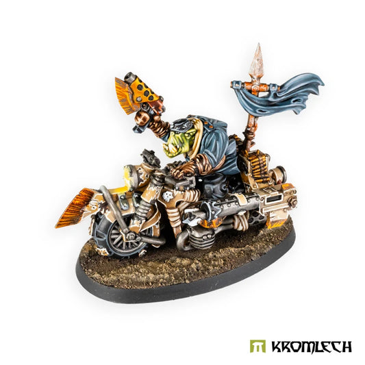 Kromlech Biker 2 Orc Greatcoat Korps