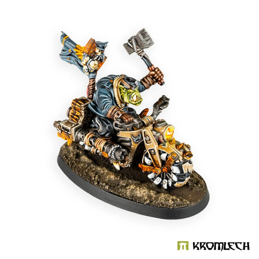 Kromlech Biker 3 Orc Greatcoat Korps
